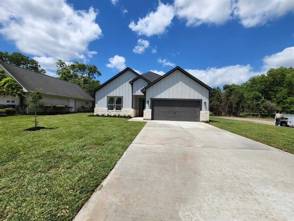 2446 Ridgewood Dr, West Columbia, TX 77486