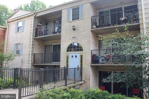 882 College Pkwy #101, Rockville, MD 20850