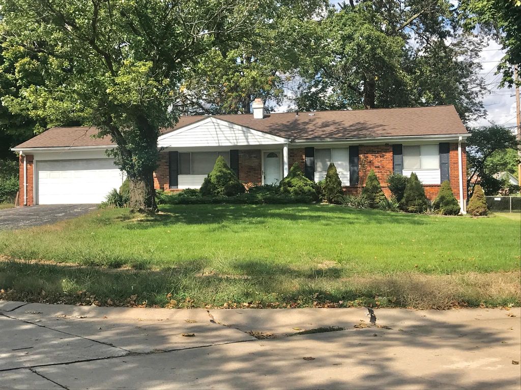 119 Bellechasse Dr, Chesterfield, MO 63017