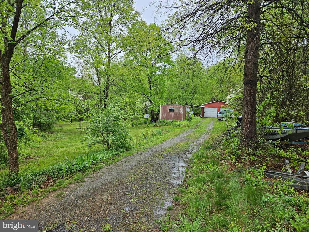 46 Conaway Ln, Great Cacapon, WV 25422