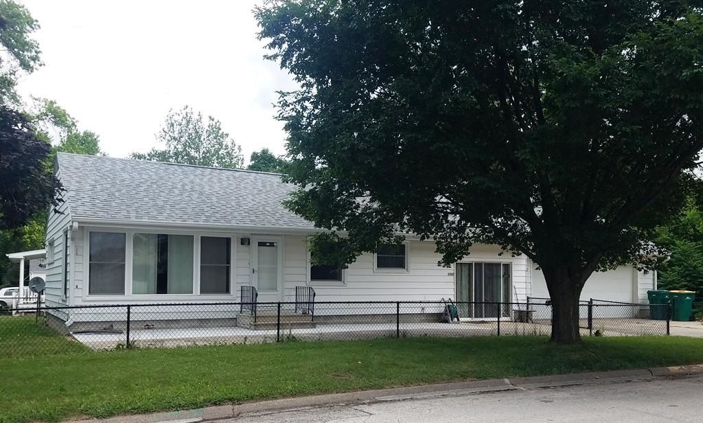 1122 W Carroll St, Macomb, IL 61455