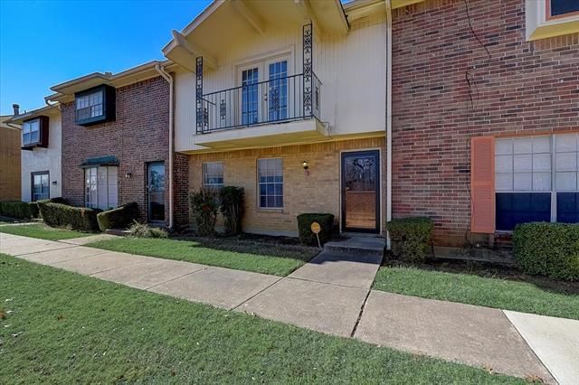 8 E Mountain Ln, Grand Prairie, TX 75052