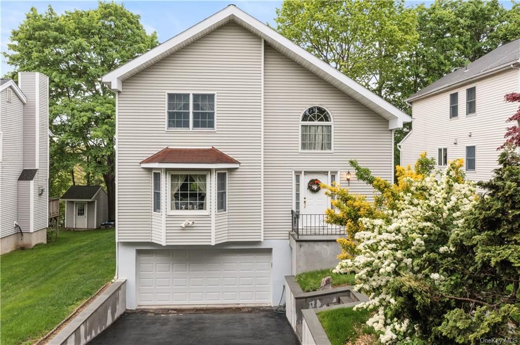 22 Kensington Ave, Thornwood, NY 10594