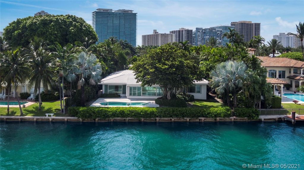 216 Bal Bay Dr, Miami Beach, FL 33154