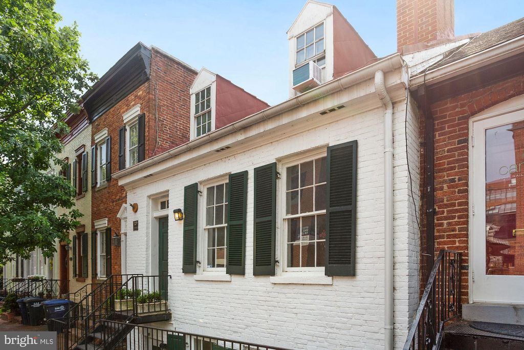 1068 30th St NW, Washington, DC 20007
