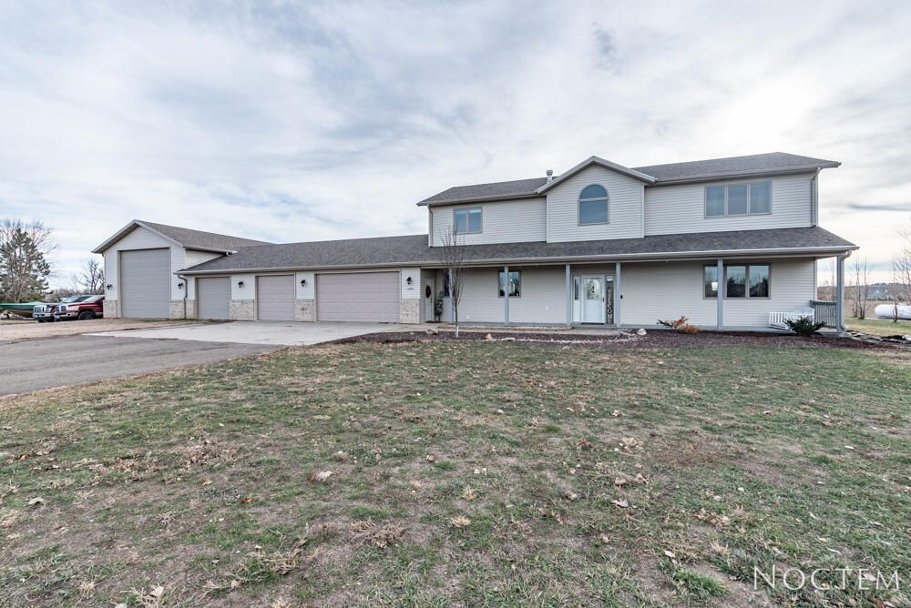 6345 Island Rd, Bismarck, ND 58503
