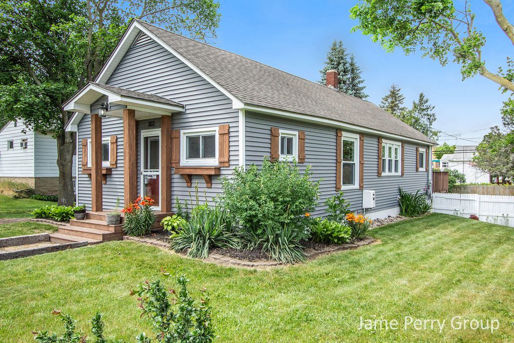 302 W Gilson St, Edmore, MI 48829 Trulia