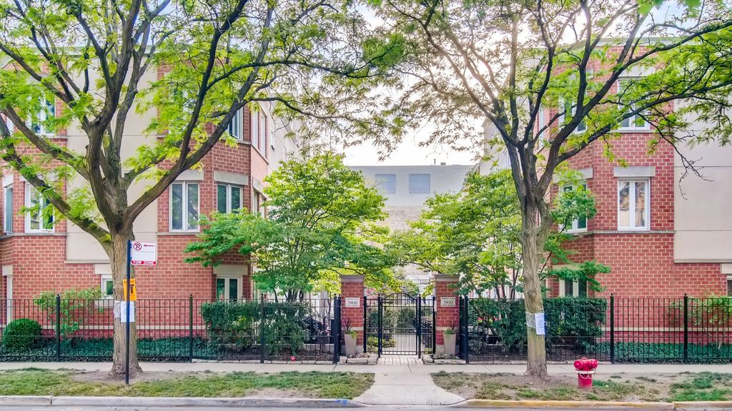 3900 N Fremont St #C, Chicago, IL 60613