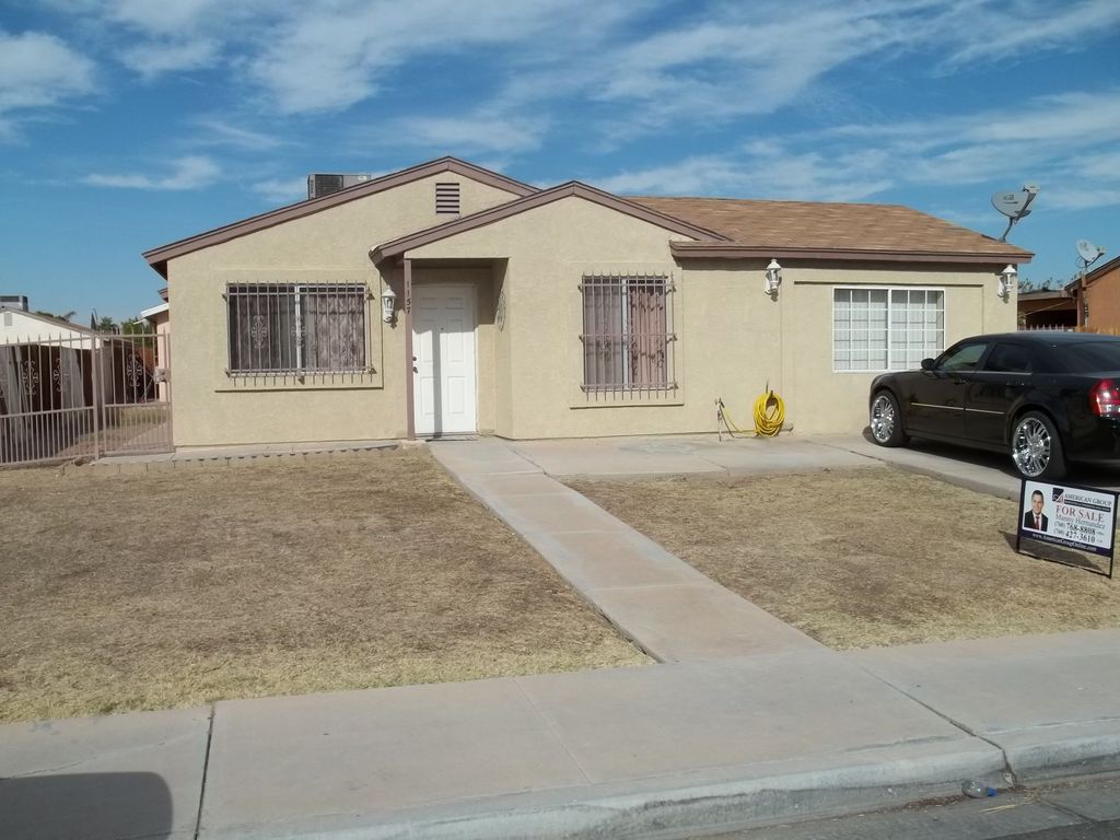 1157 Rancho Elegante Dr, Calexico, CA 92231