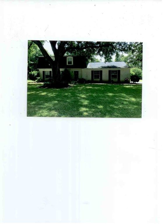 210 San Bernard St, Bay City, TX 77414