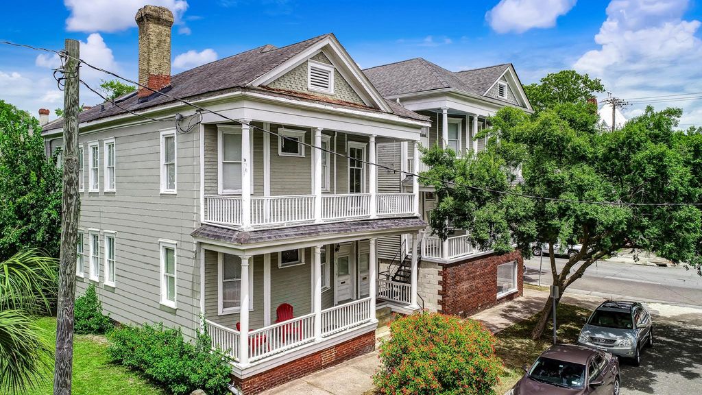 126 E Waldburg St, Savannah, GA 31401
