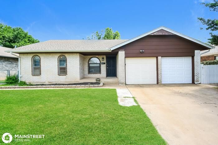 1052 NW 6th Pl, Moore, OK 73160