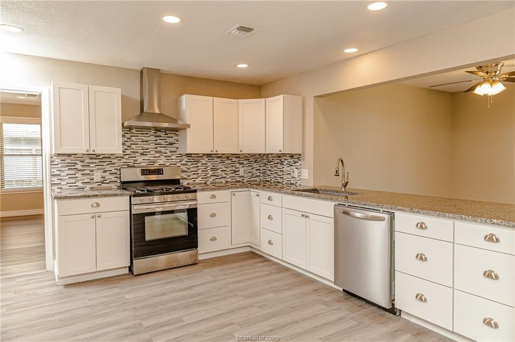 466 S Wilson Ave, Giddings, TX 78942
