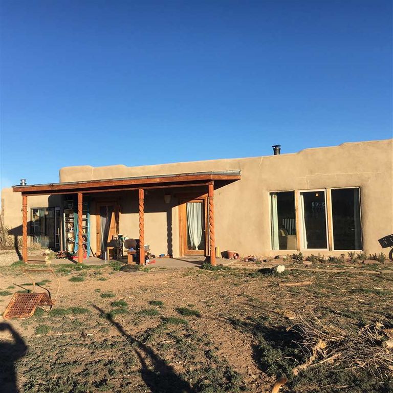 297 Cuchilla Rd, Ranchos De Taos, NM 87557