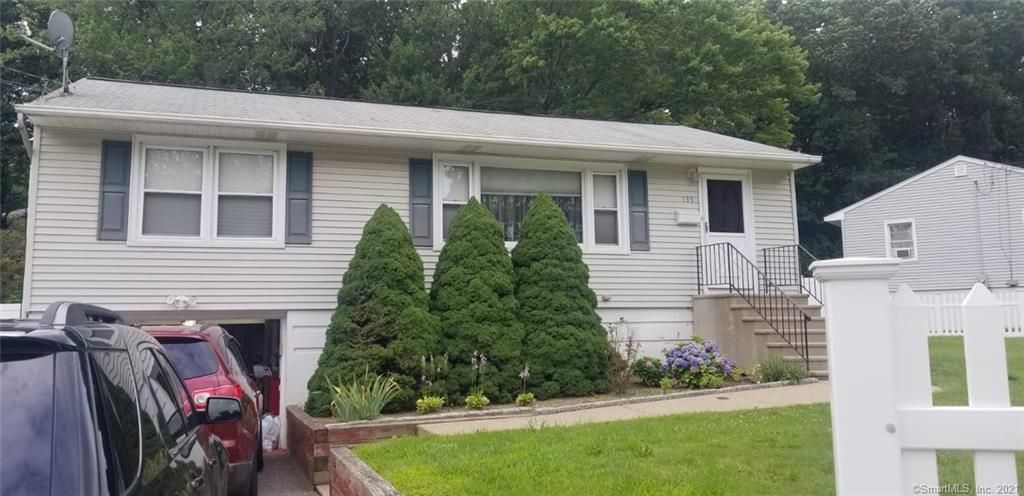135 Courtland Ave, Waterbury, CT 06705