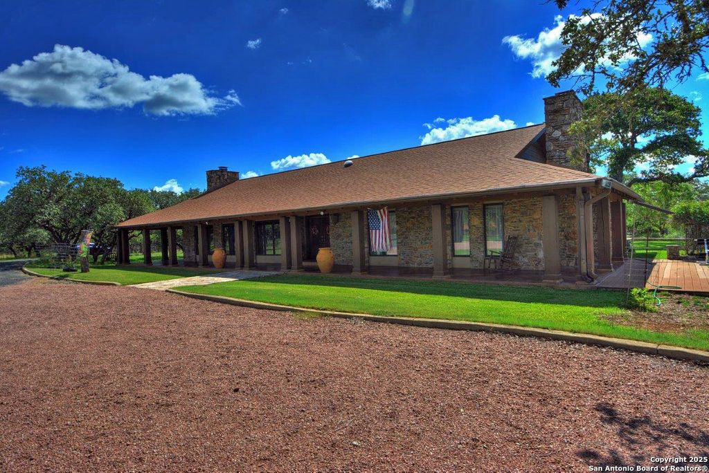 142 Four Bears Trail, Kerrville, TX 78028