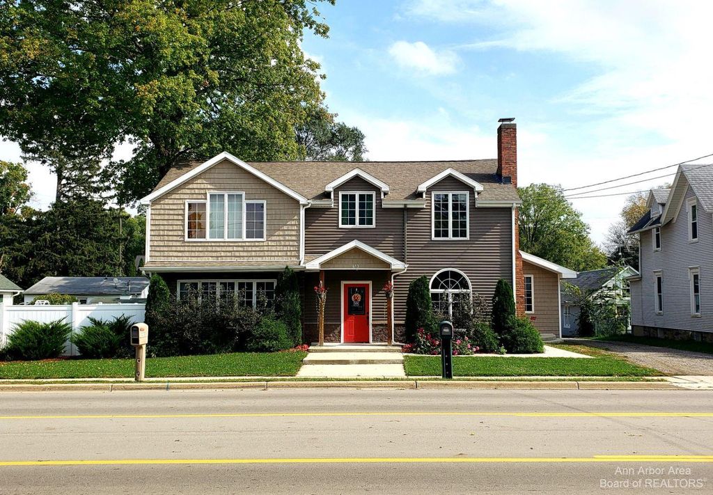413 S Clinton St, Stockbridge, MI 49285