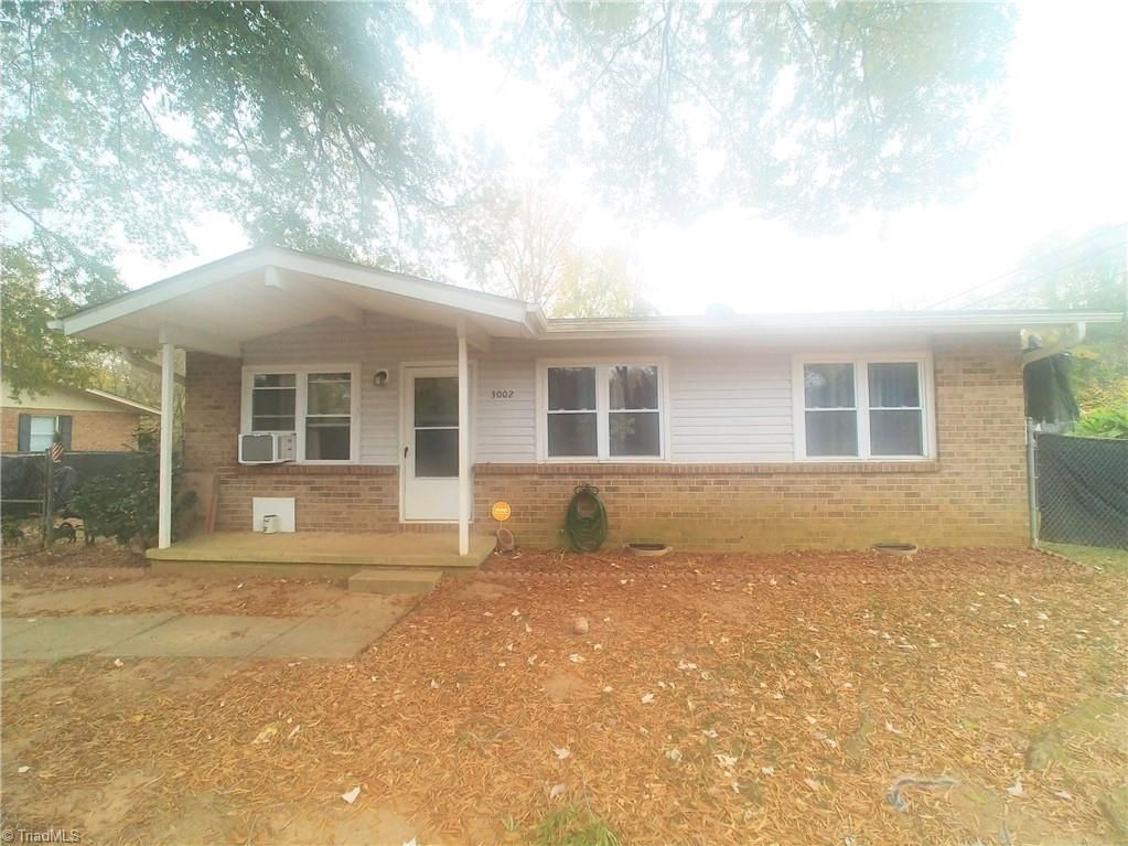 3002 Walsh St, Winston Salem, NC 27107