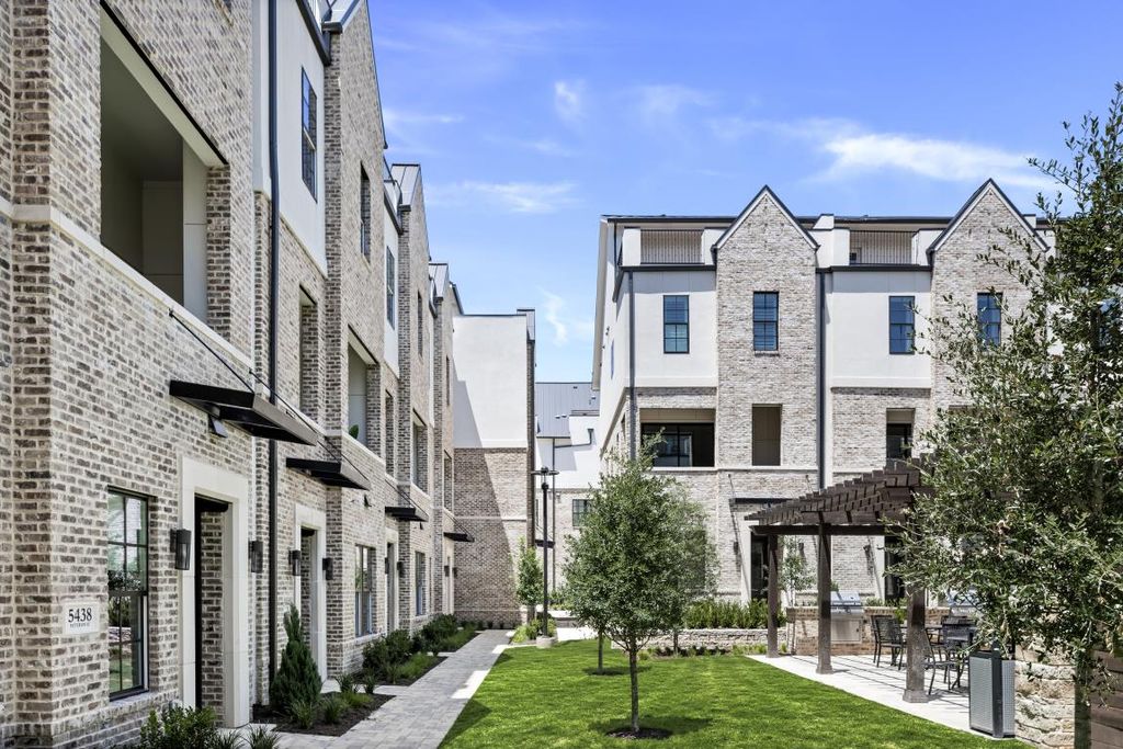 Las Colinas Station, Dallas, TX 75039