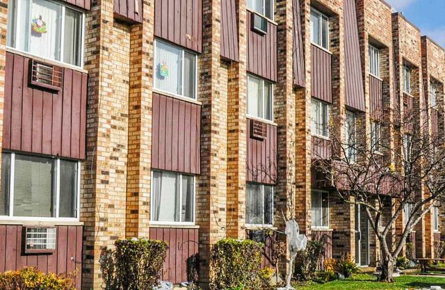 8623 W Foster Ave #3C, Chicago, IL 60656