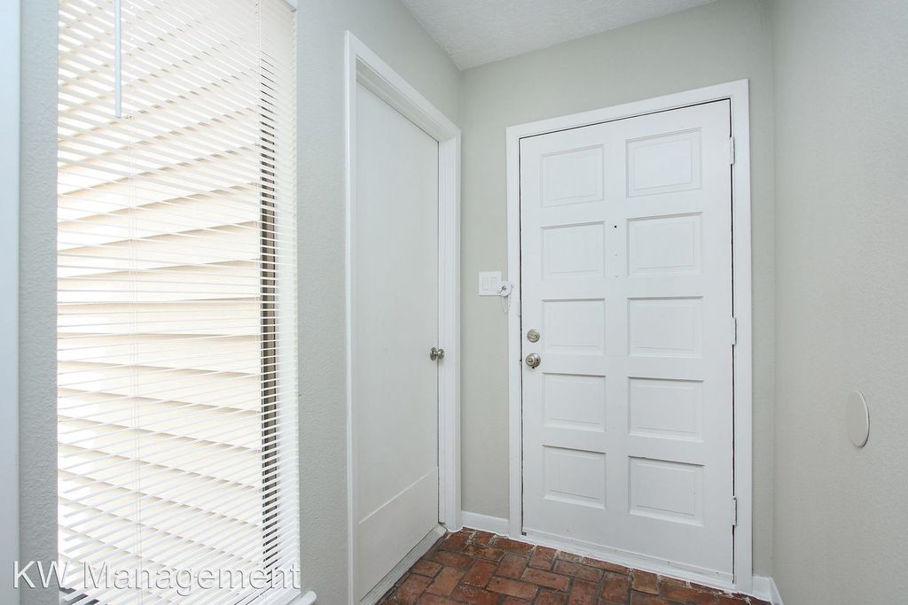 5111 Birchmont Dr, Houston, TX 77091