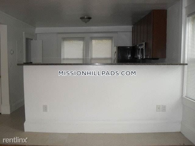 24 Dunreath St, Roxbury, MA 02119