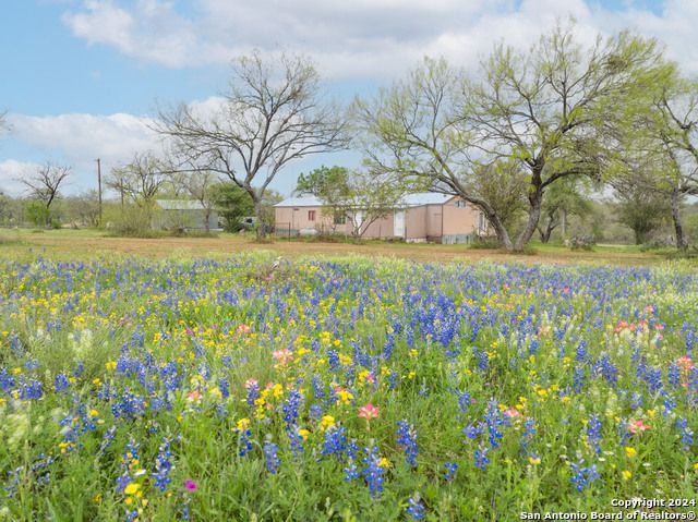 847 WILDFLOWER DR, Lytle, TX 78052