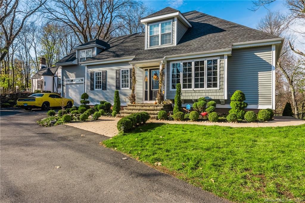 107 Golf St, Newington, CT 06111