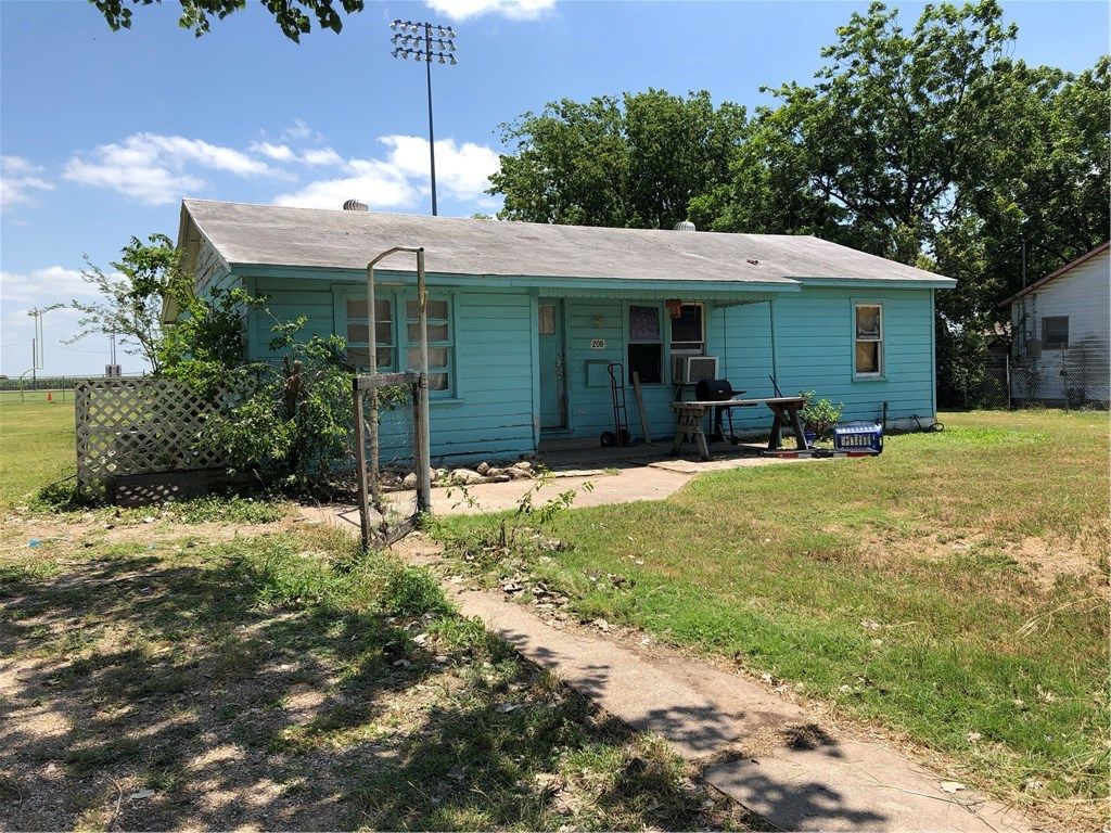 208 N Broadway St, Thorndale, TX 76577 Trulia