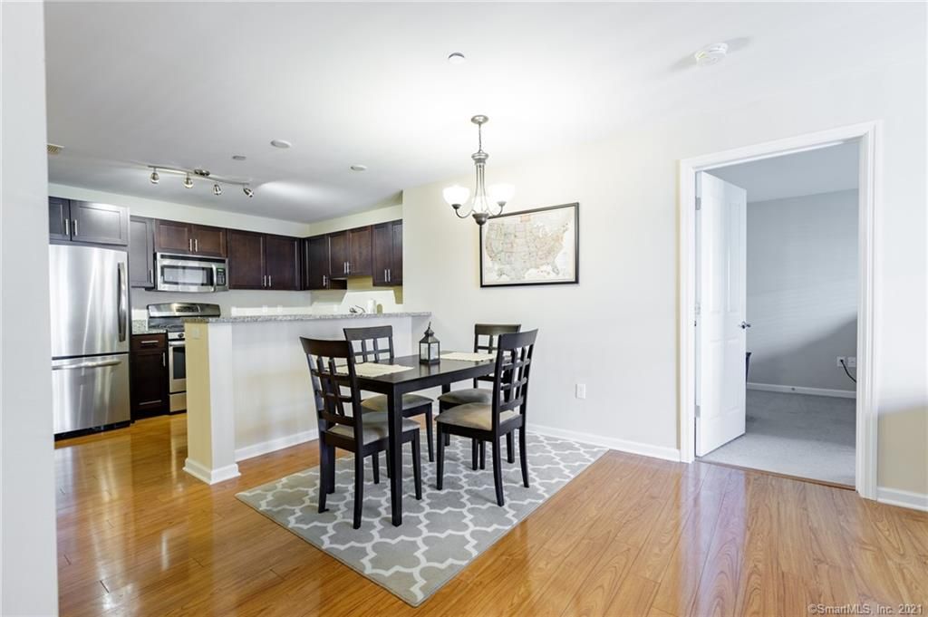 34 Schoolhouse Dr #309, West Hartford, CT 06110