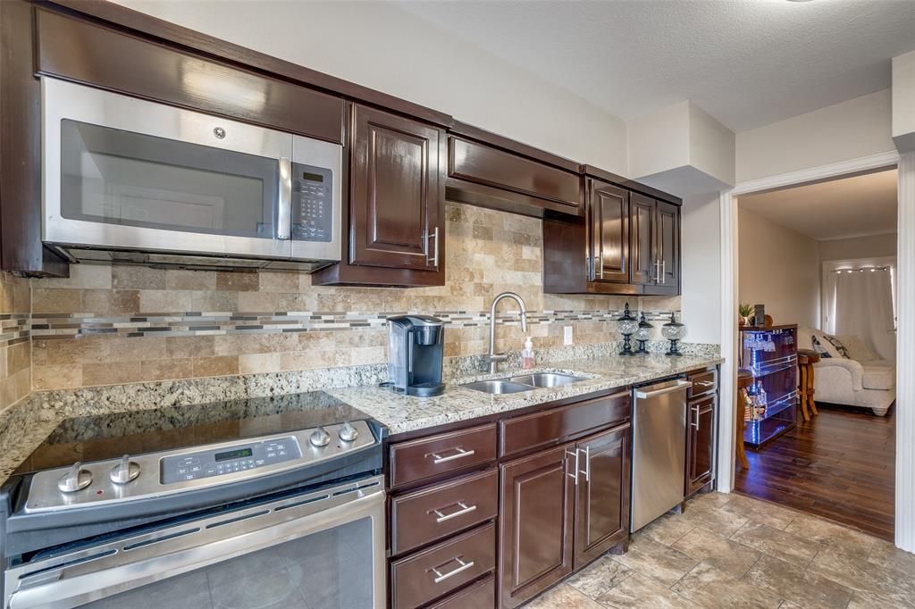 7830 Meadow Park Dr #109, Dallas, TX 75230