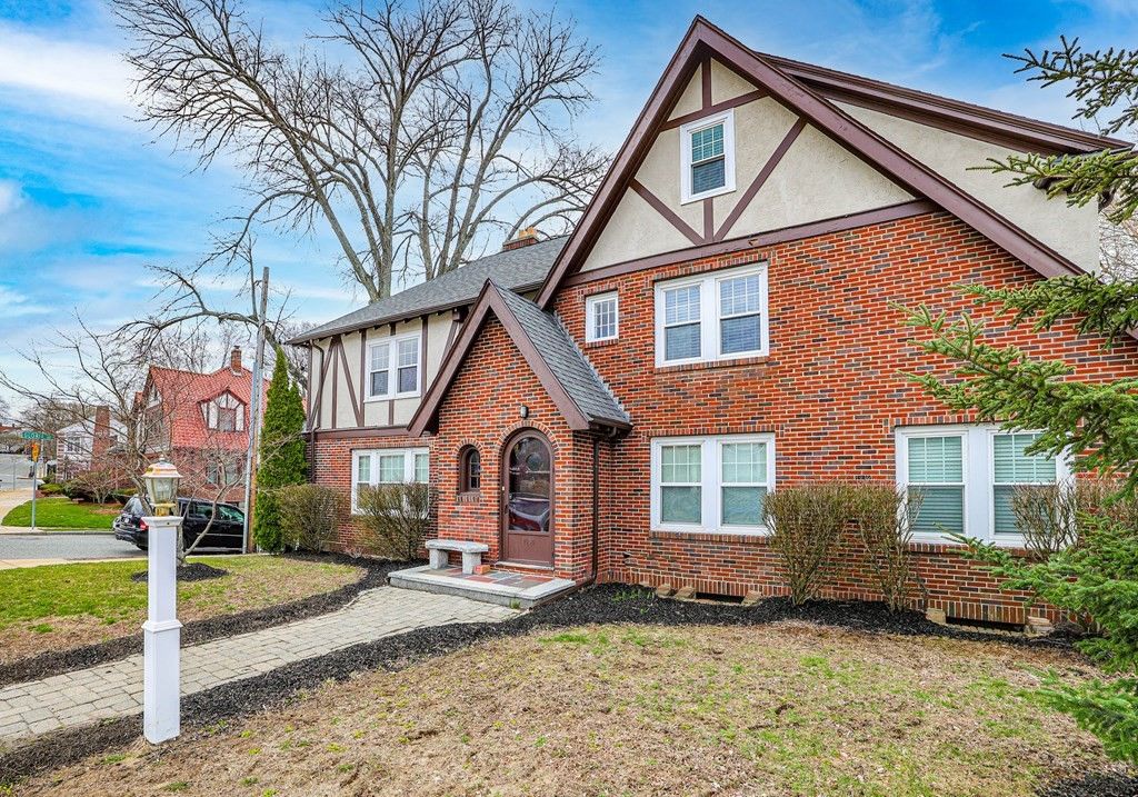 1658 Centre St, West Roxbury, MA 02132 Trulia