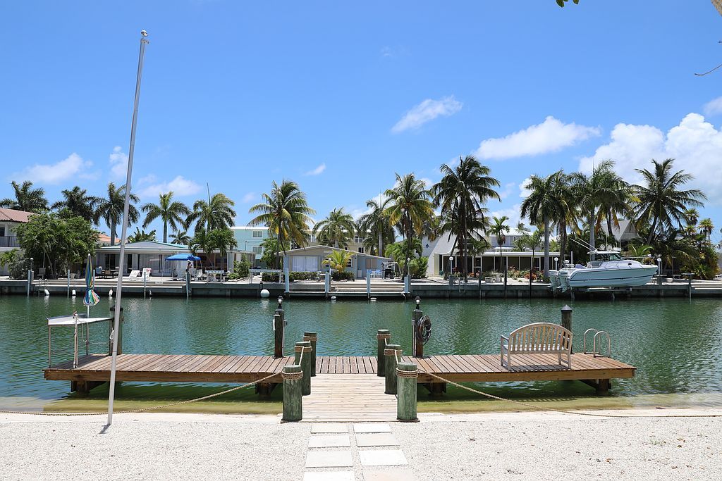 451 4th St, Key Colony, FL 33051
