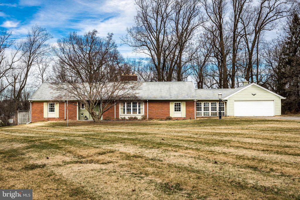 9121 Field Rd, Baltimore, MD 21208