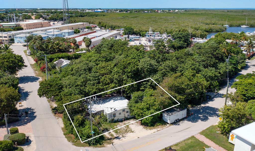 296 Tavernier St, Tavernier, FL 33070