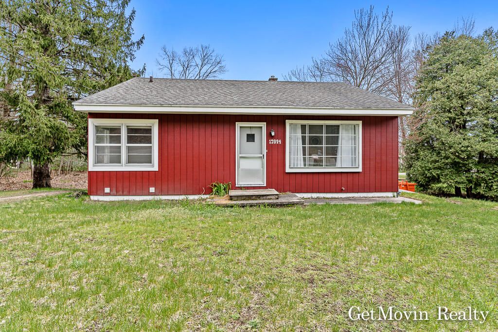17894 N Fruitport Rd, Spring Lake, MI 49456