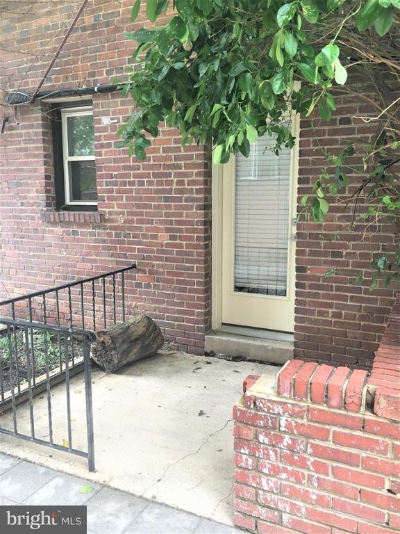 4564 Macarthur Blvd NW #1, Washington, DC 20007