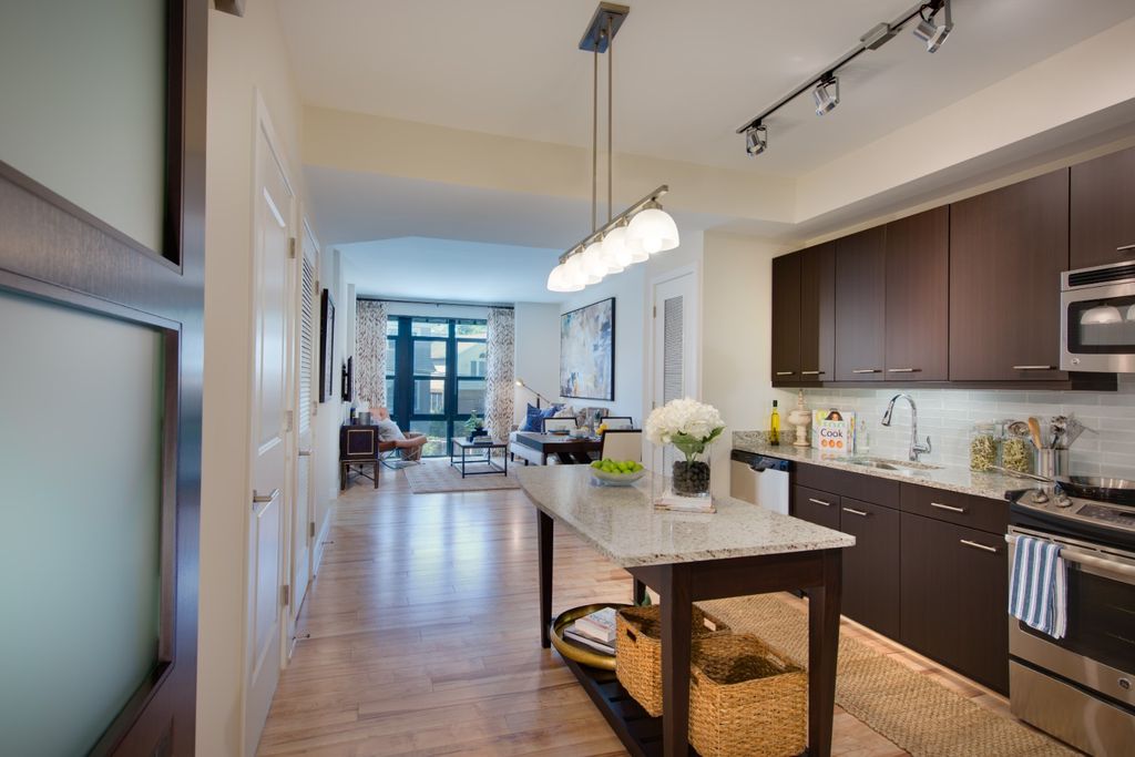 7170 Woodmont Ave, Bethesda, MD 20815