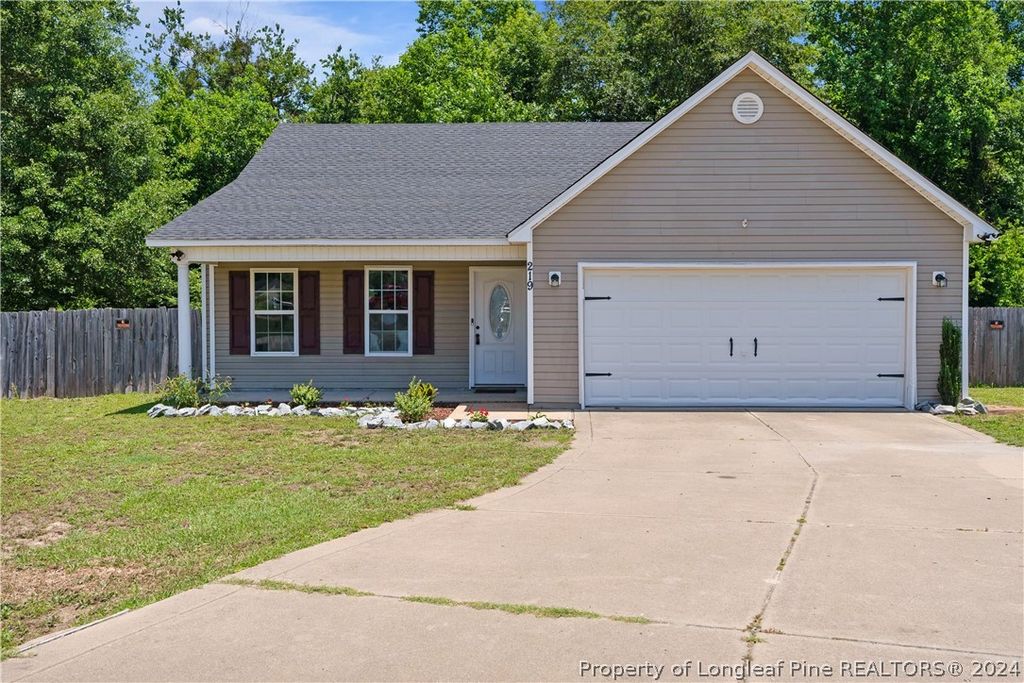 219 Quarry Ln, Raeford, NC 28376