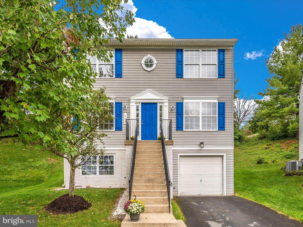 202 Shannonbrook Ln, Frederick, MD 21702