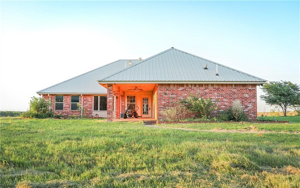 18631 E 1220 Rd, Sayre, OK 73662