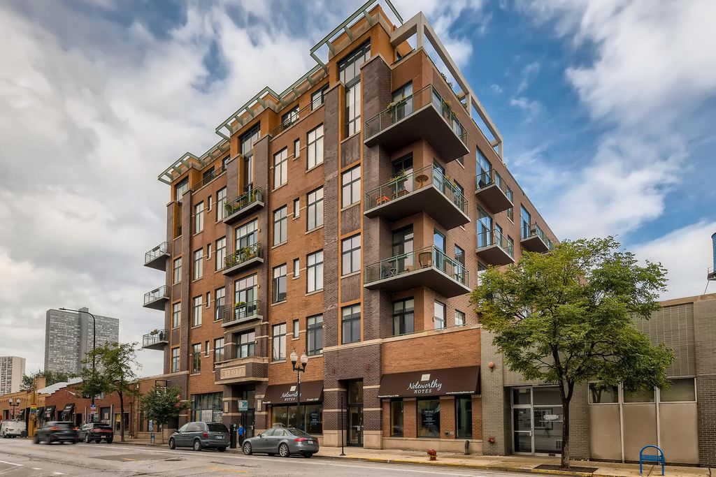 3631 N Halsted St #403, Chicago, IL 60613