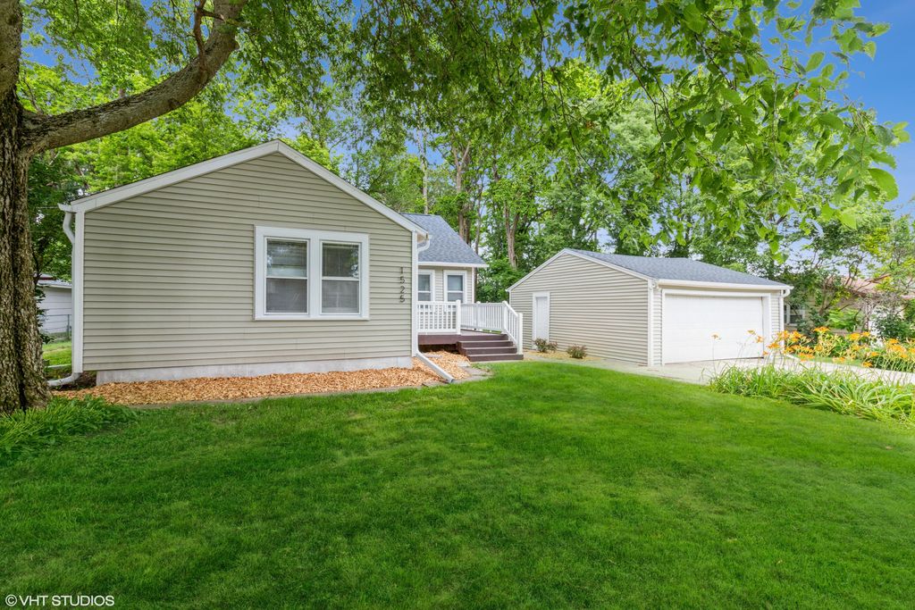 1525 Ridgewood Ave, Ames, IA 50010 Trulia