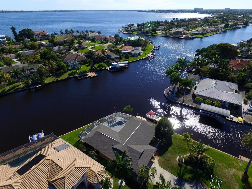5630 Deauville Ct, Cape Coral, FL 33904