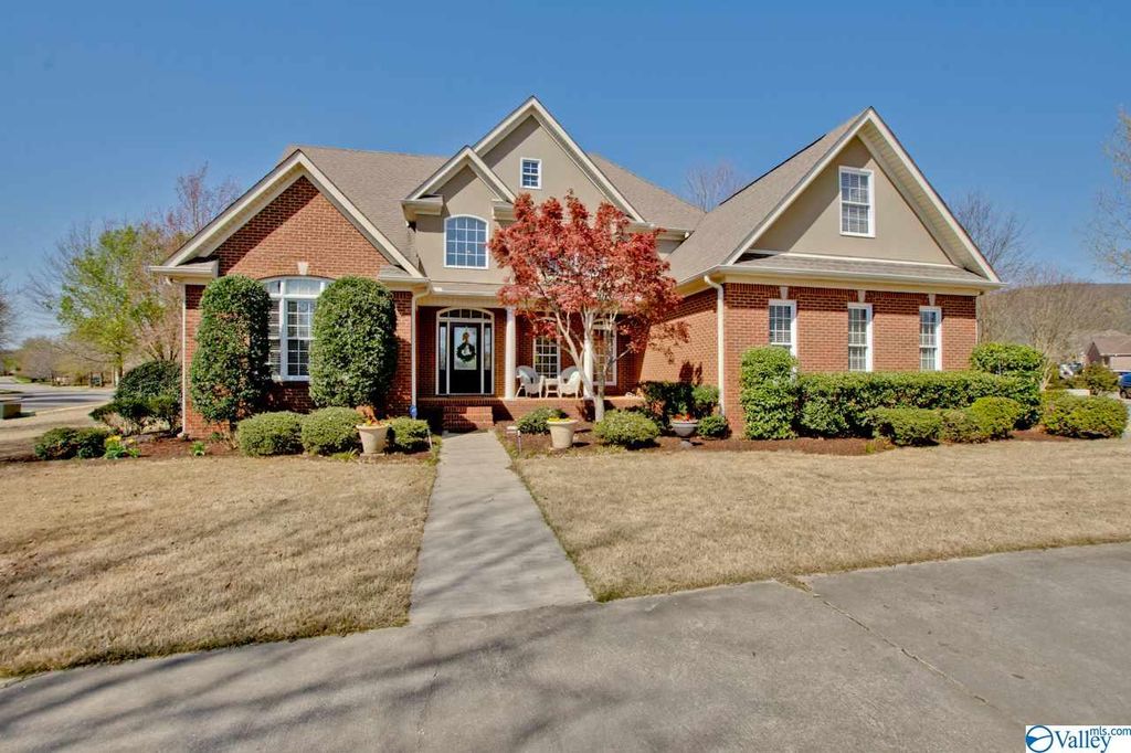 2861 Hampton Cove Way SE, Owens Cross Roads, AL 4 Bed, 4 Bath Single