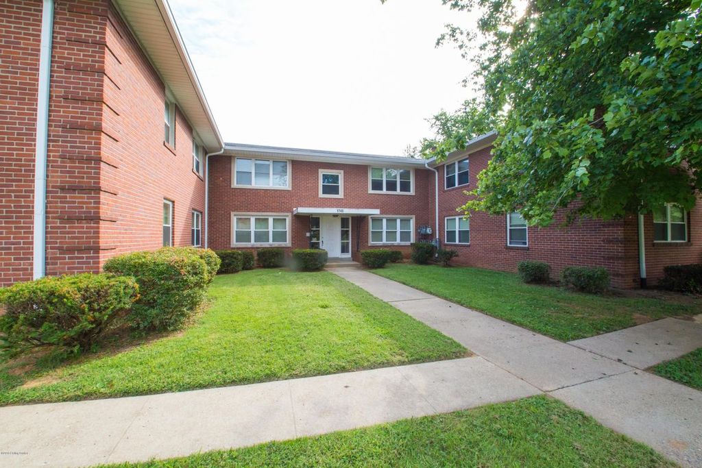 1745 Newburg Rd 2, Louisville, KY 2 Bed, 1 Bath Condo 12 Photos