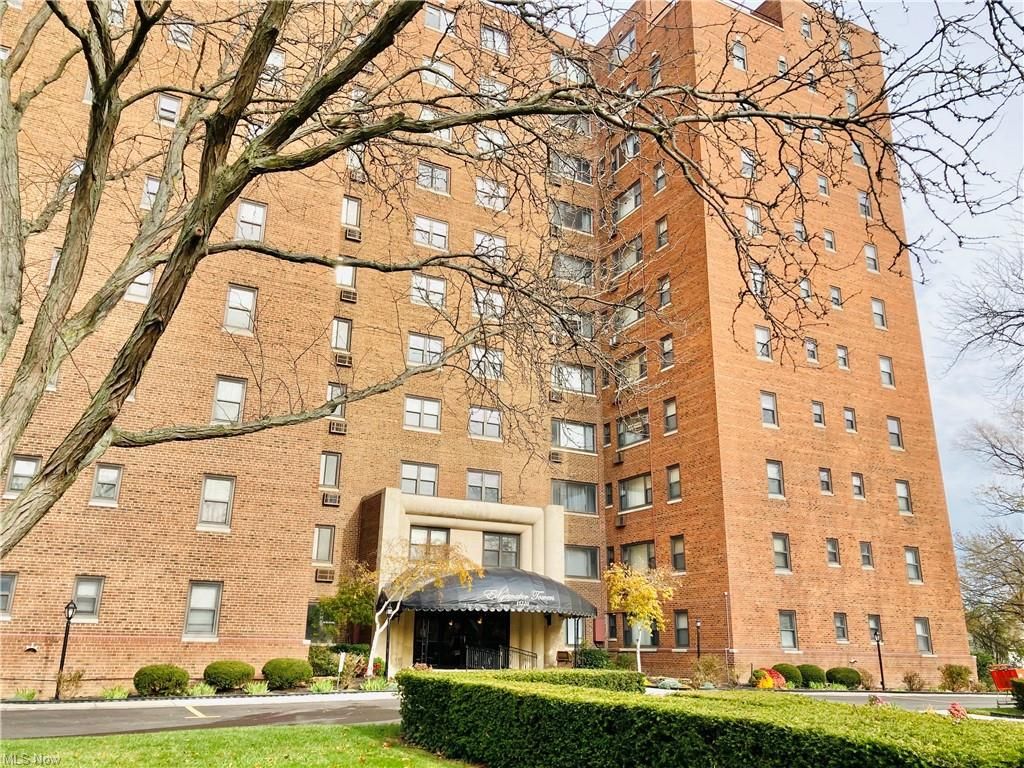 11720 Edgewater Dr #319, Lakewood, OH 44107