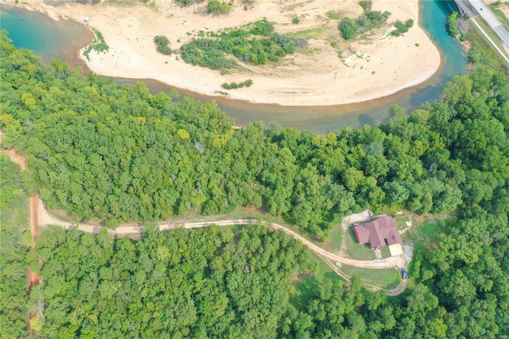 18418 Circle B Rd, Eminence, MO 65466