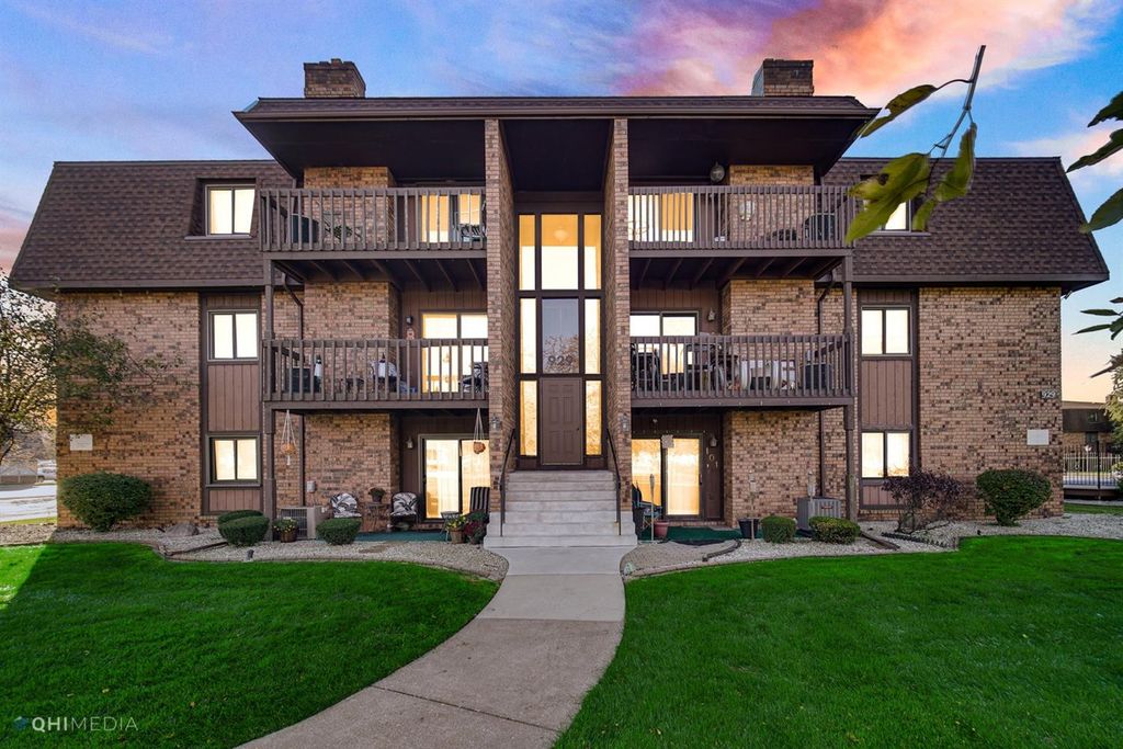 929 W  Glen Park Ave  #301, Griffith, IN 46319
