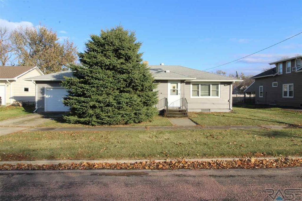 700 N 4th Ave, Canistota, SD 57012 Trulia